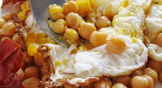 cigrons amb ous trencats